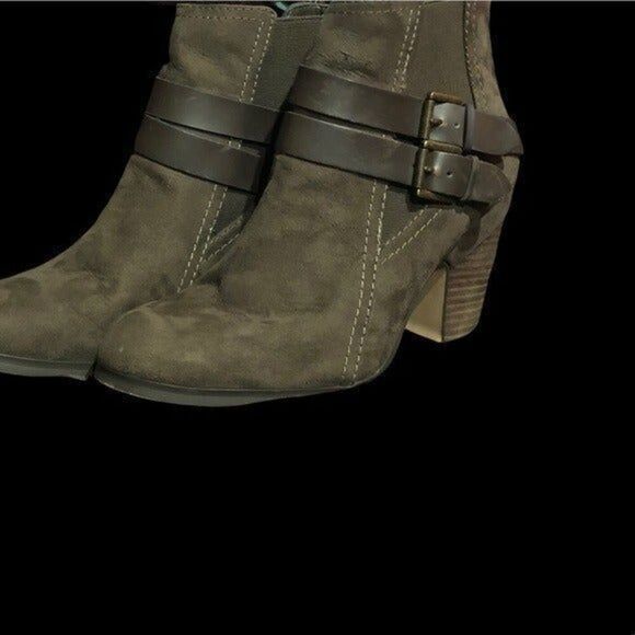 Crown Vintage olive green suede heeled ankle boots - Picture 1 of 8